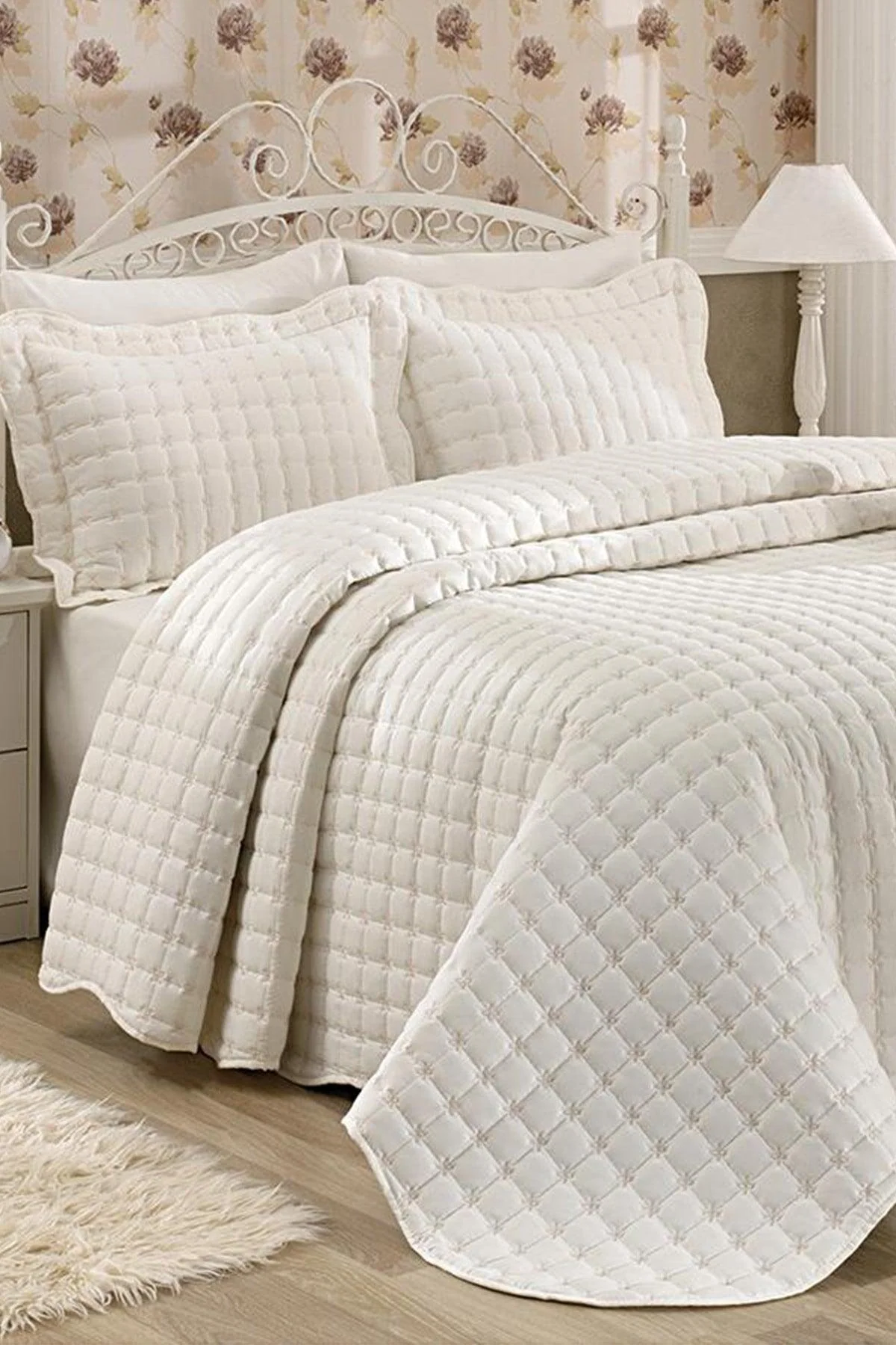 Cream Single Bedspread Set with Pillowcases Made of Cotton