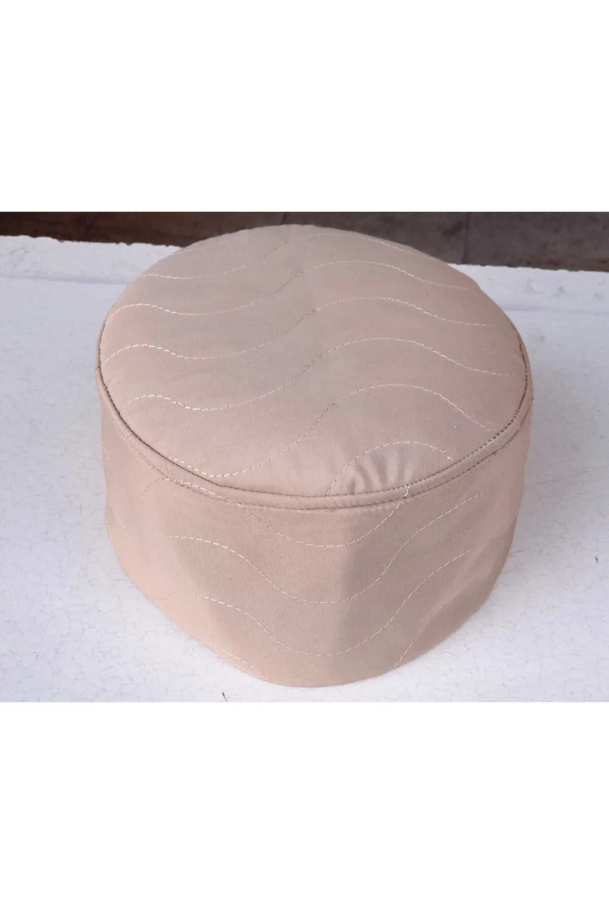 Men's beige molded skull cap with quilted cotton lining