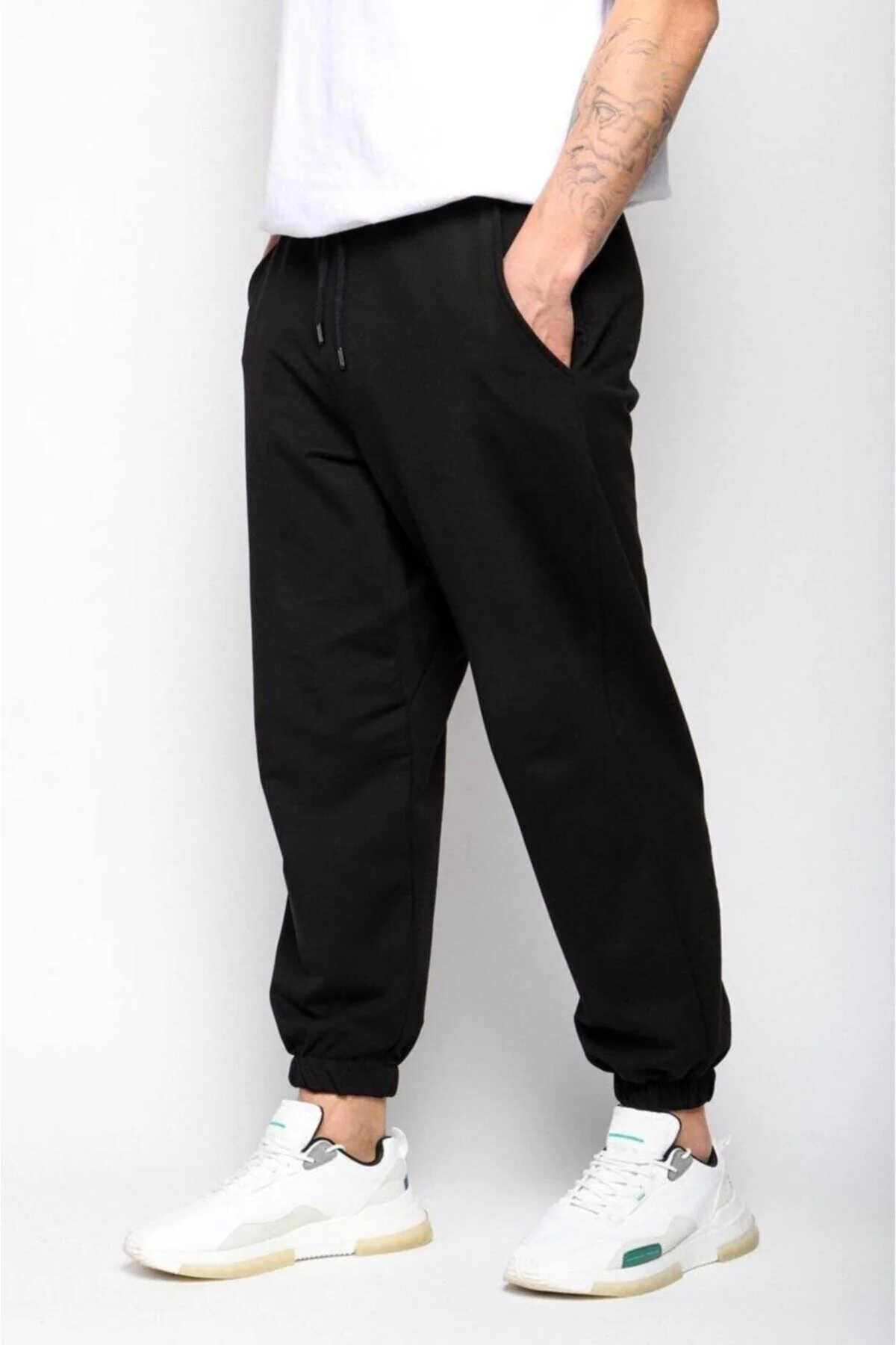 Men's black oversized basic sweatpants
