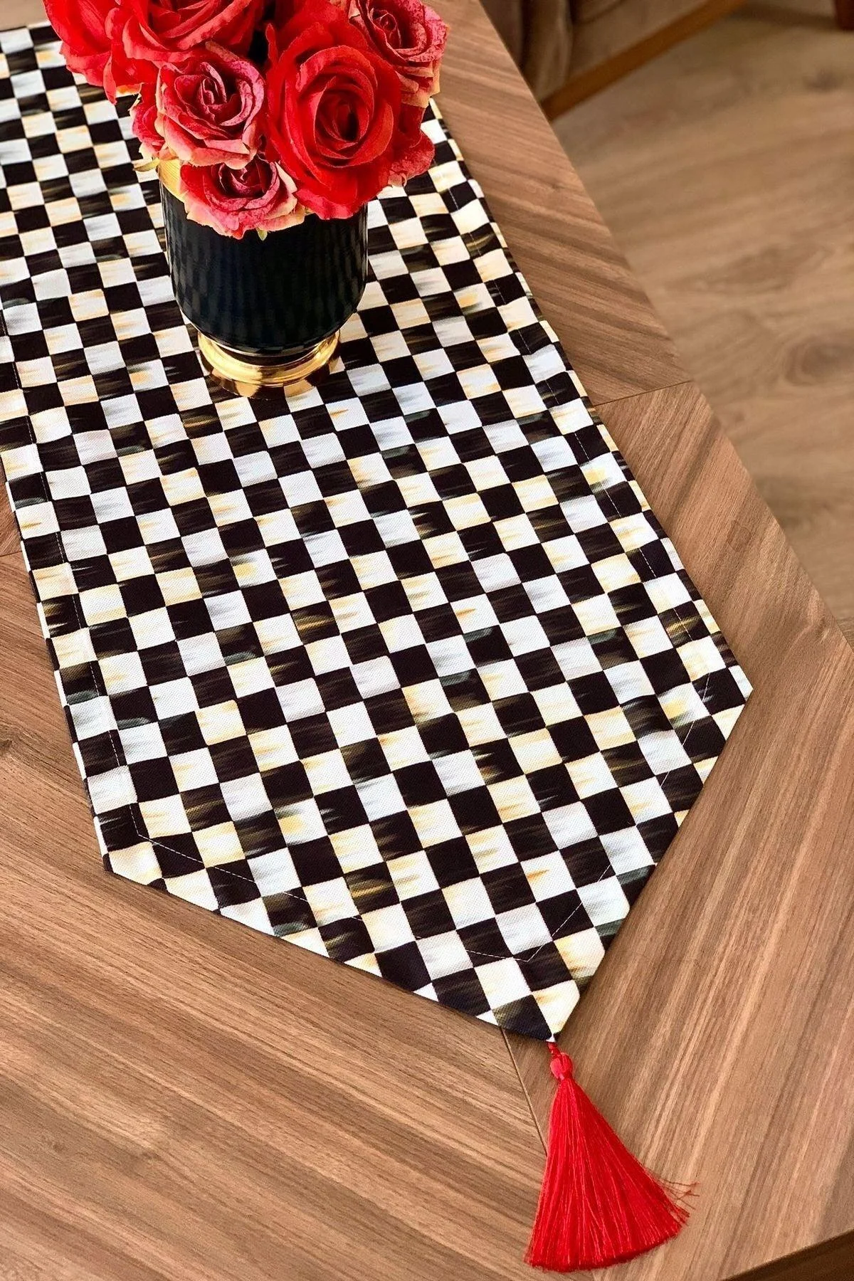 Handmade checkered table runner with stain-resistant fabric, 42 x 135 cm