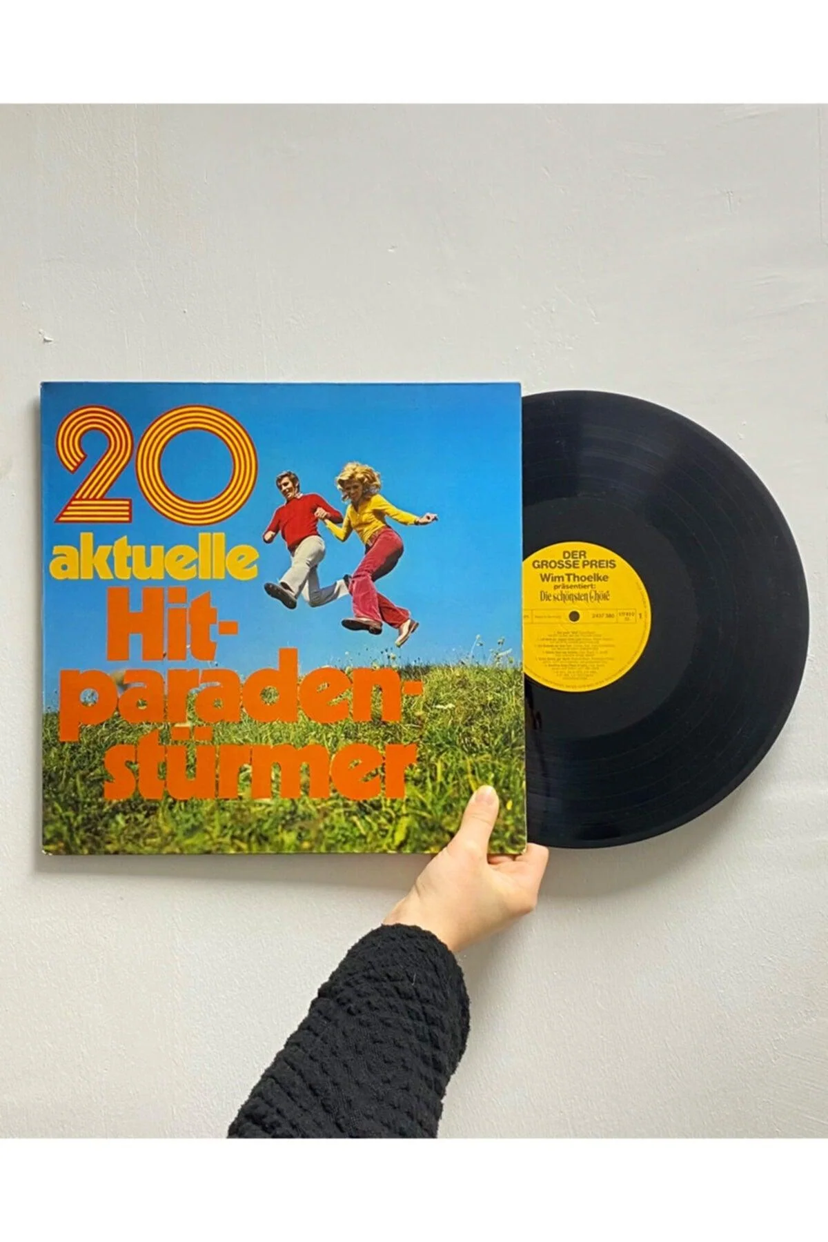 Vintage Record‑Style Wall Plaque – 30 cm Diameter