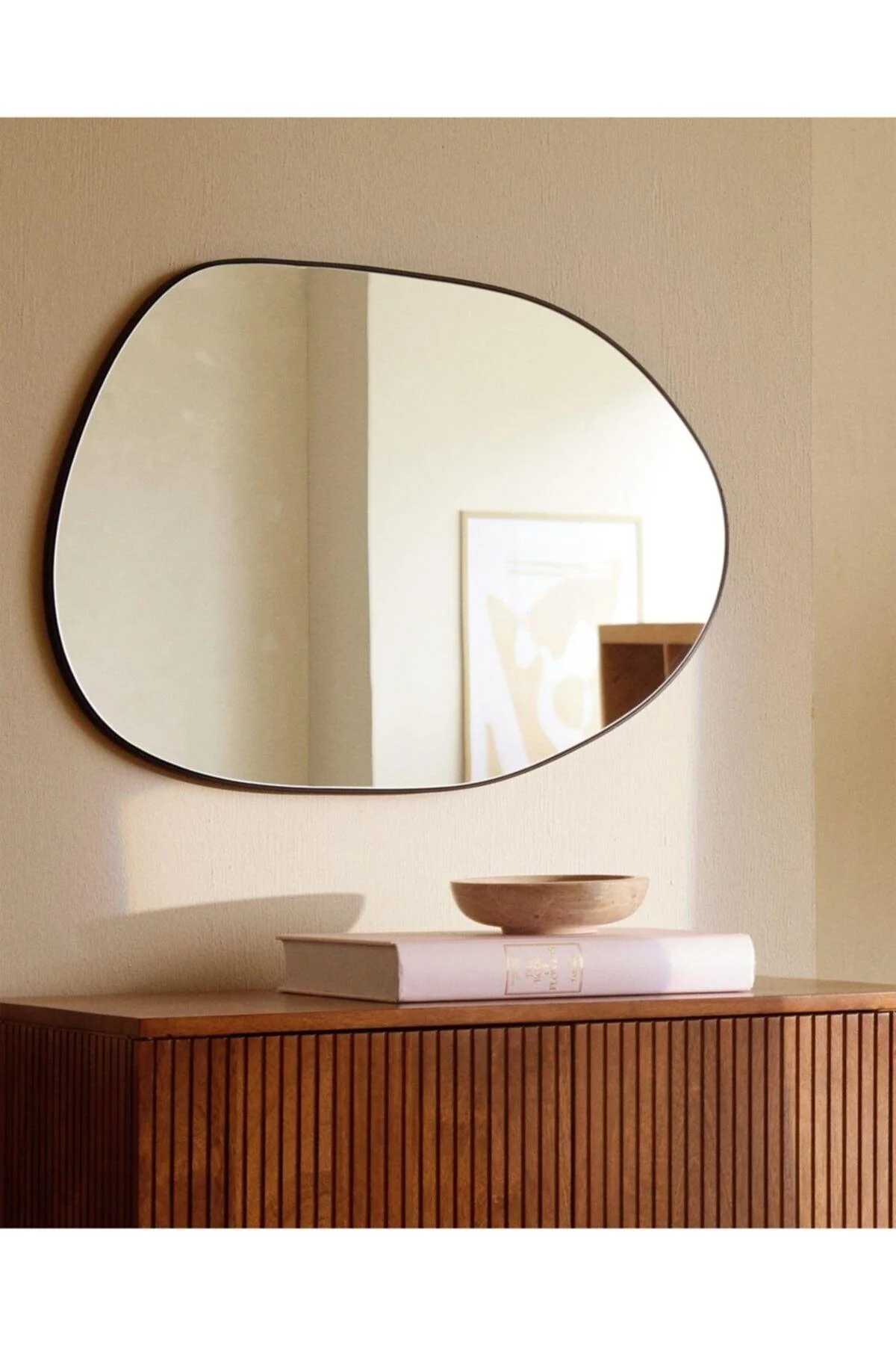 Oval wall mirror with multiple hanging options