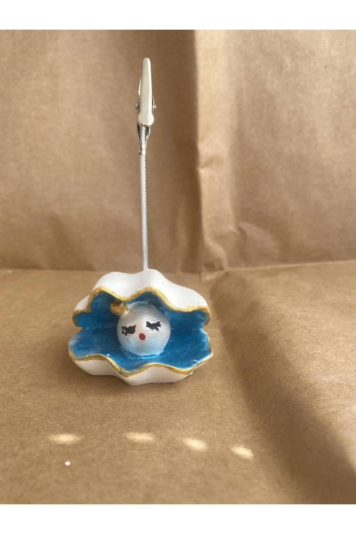 Mini oyster pearl note holder