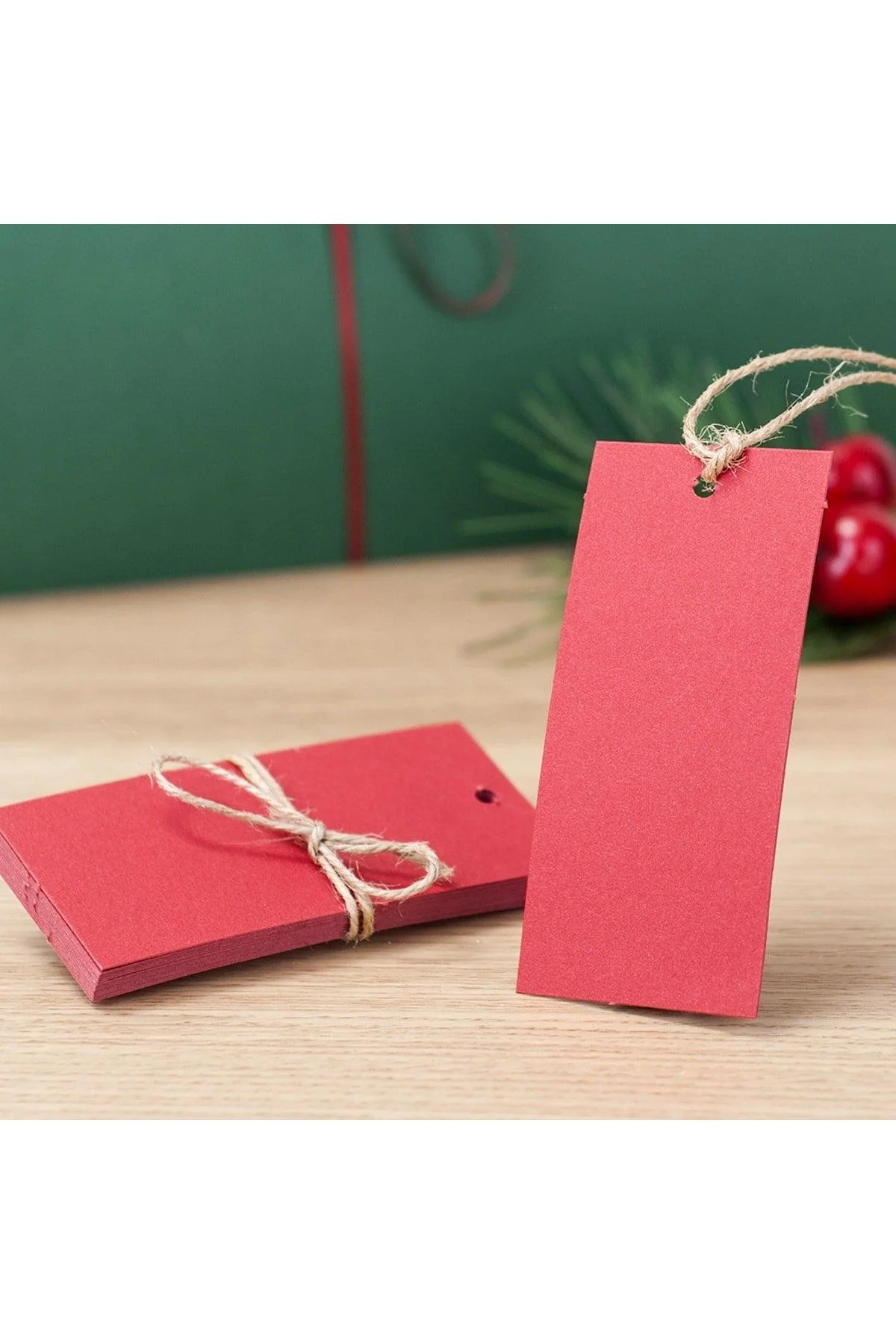 Pack of 20 white perforated rectangle labels for gifts and packaging