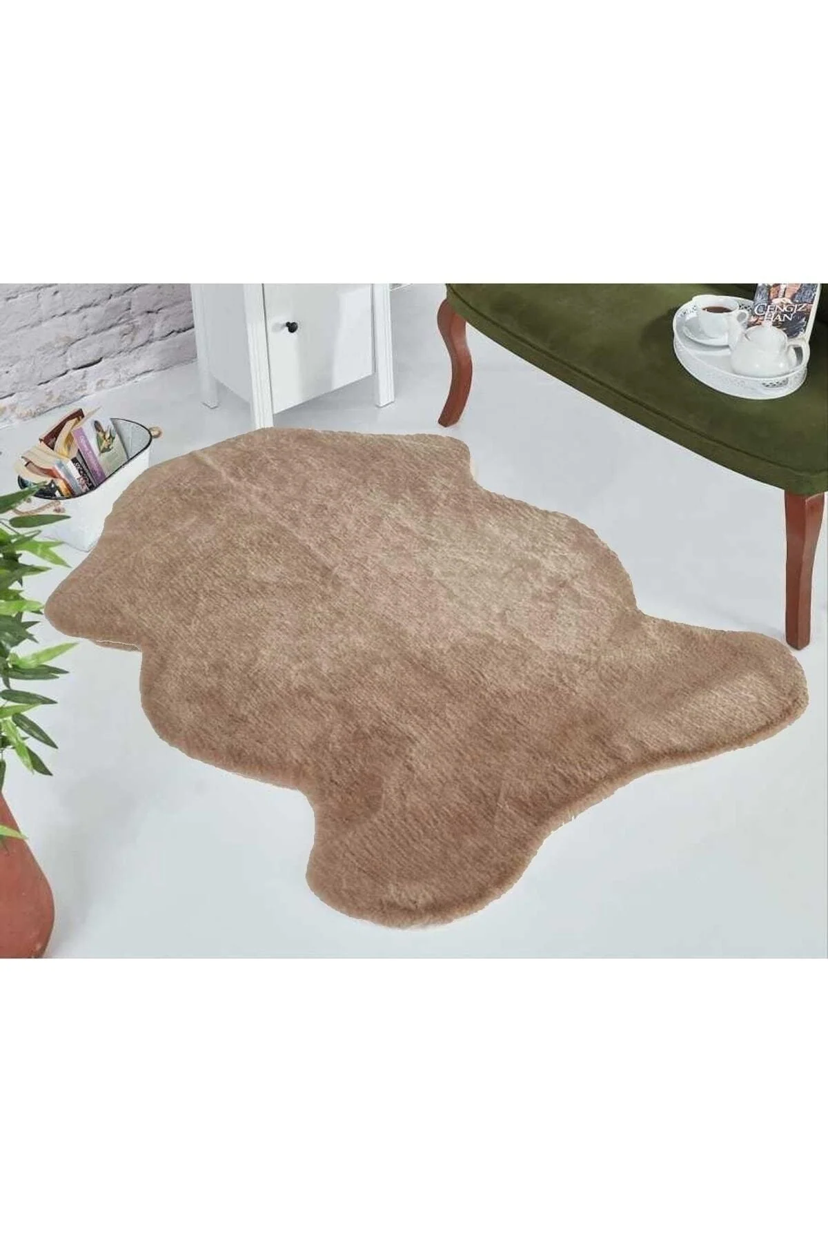 Plush Fur Rug with Non-Slip Base and Easy Maintenance