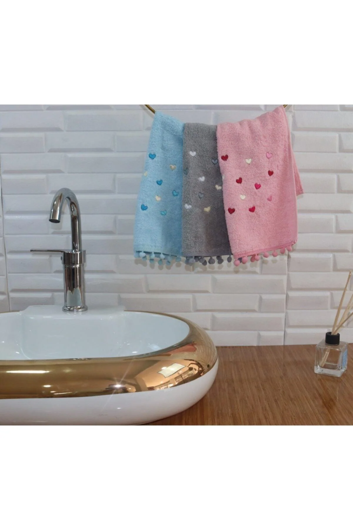 Set of 3 100% cotton pompom hand and face towels 50x30 cm