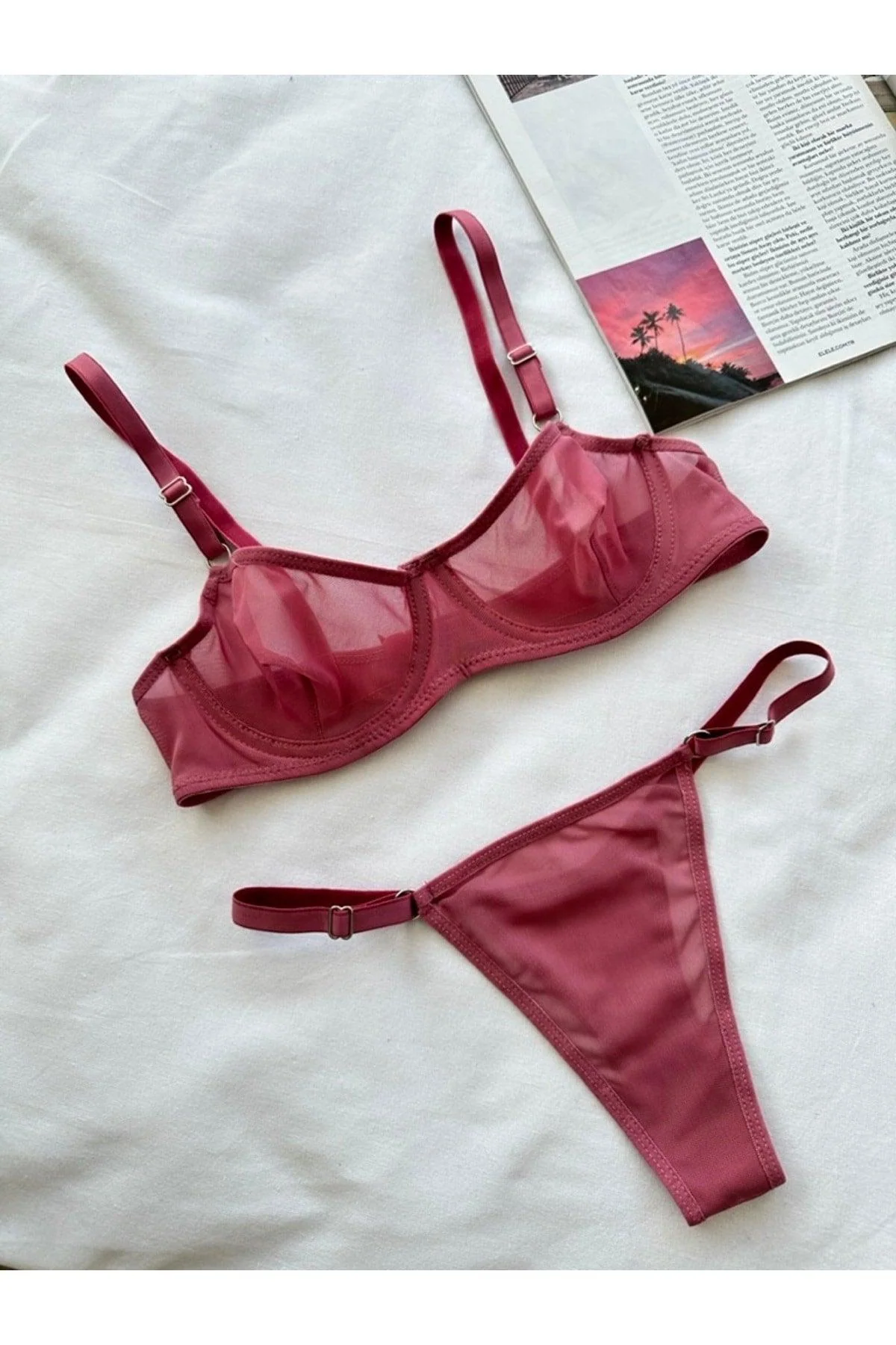 Powder underwire bra set with matching thong