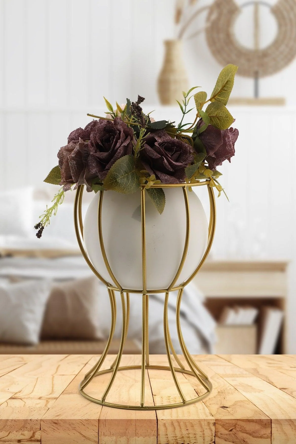 16cm diameter gold and white glass decorative vase with metal base