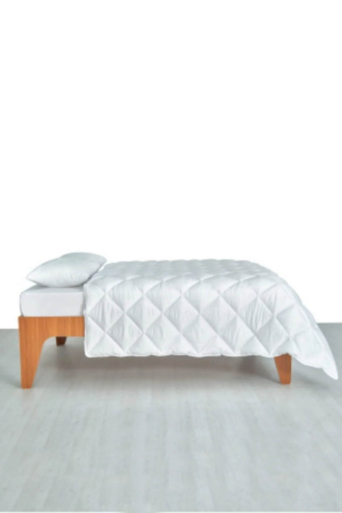 Poly-cotton single quilt with hollow fiber filling