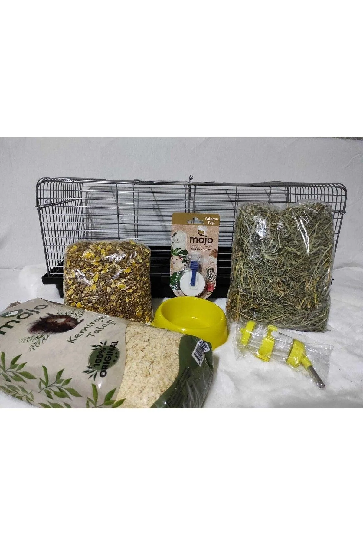 Small pet starter set with cage, accessories and food