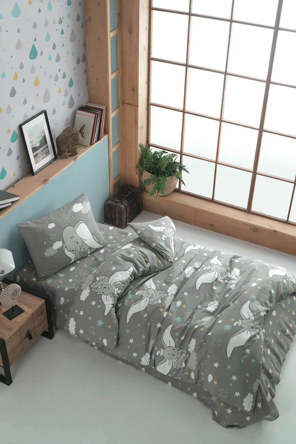 Soft single duvet cover set in classic design