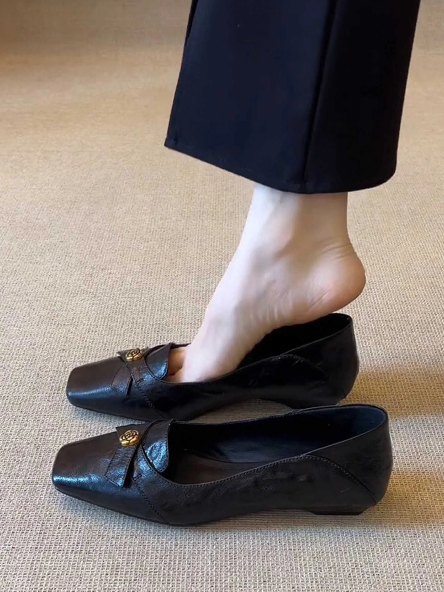 Retro Chic Peep-toe Flats
