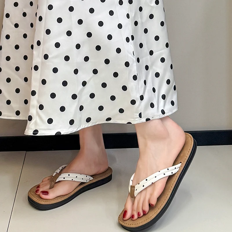 Retro Polka Dot Flip Flops - Soft Comfortable Summer Slippers