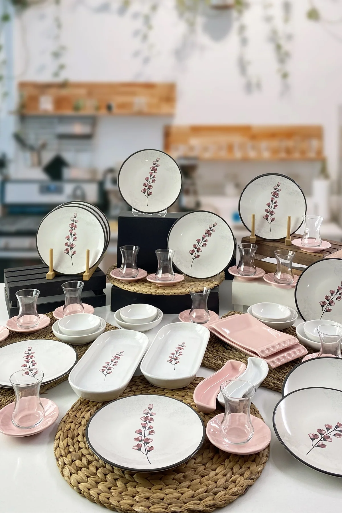 50-piece breakfast set for 12 people with sakura patterns and glass tea cups
