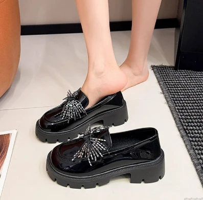 Shiny Flat Shoes