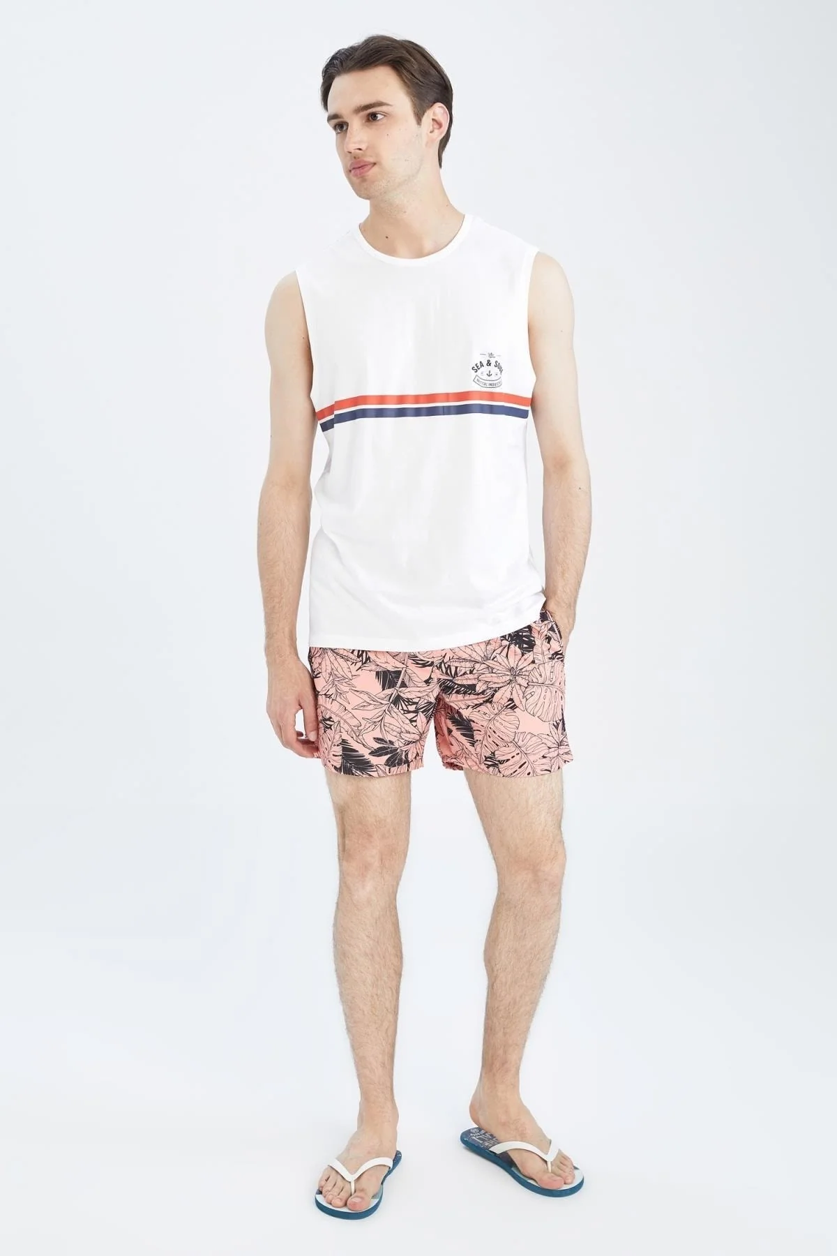 Men's easy-dry swim shorts with marine pattern and pockets
