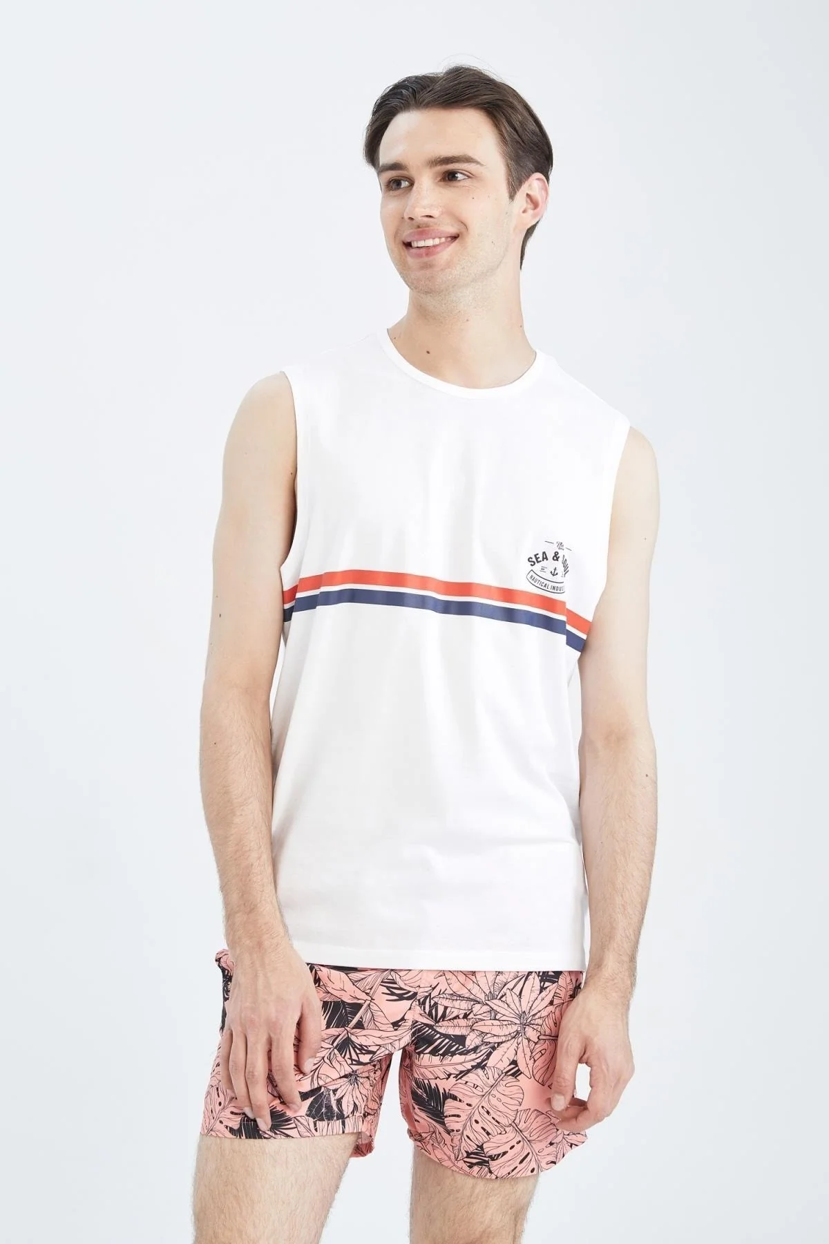 Men's easy-dry swim shorts with marine pattern and pockets