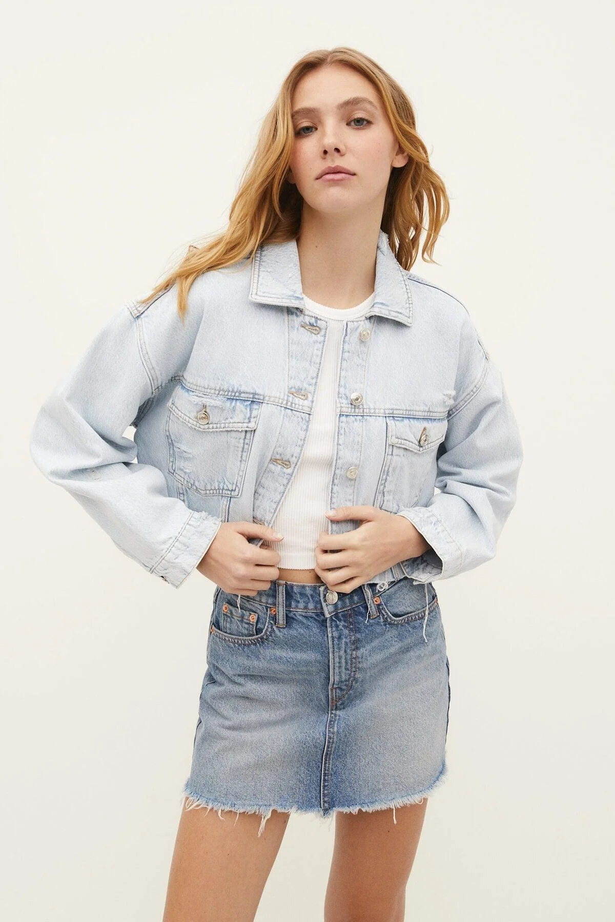 Long sleeve denim jacket with collar and pockets