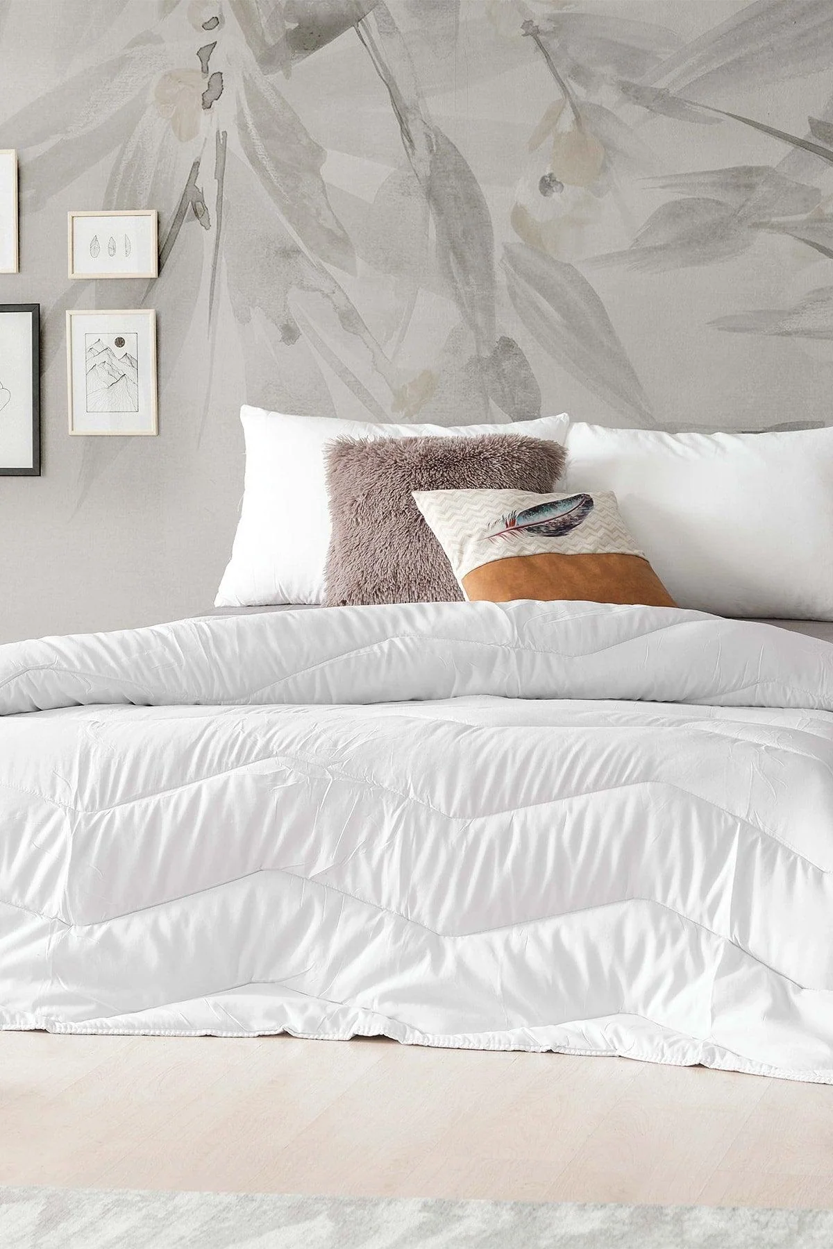 Single microfiber satin white quilt and pillow set