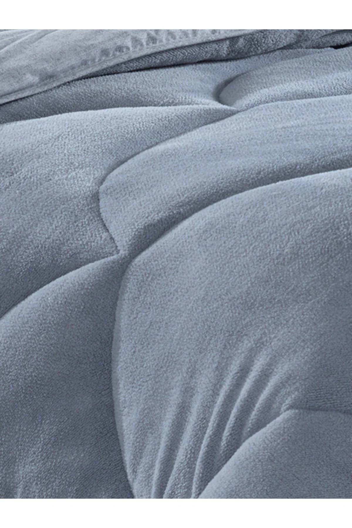 Soft Single Gray Quilt for Comfortable Sleep - Breathable & Cozy Design