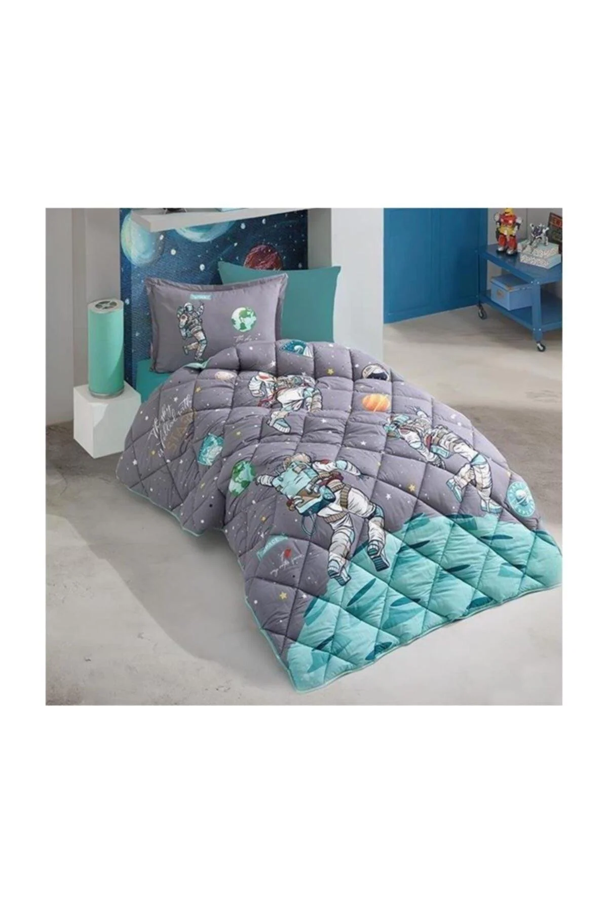 Space-themed kids' sleeping set for cozy nights