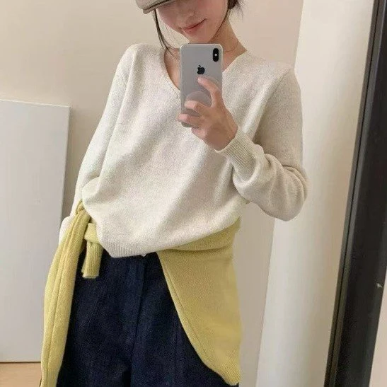 Slimming Long-Sleeve Knit Pullover Top