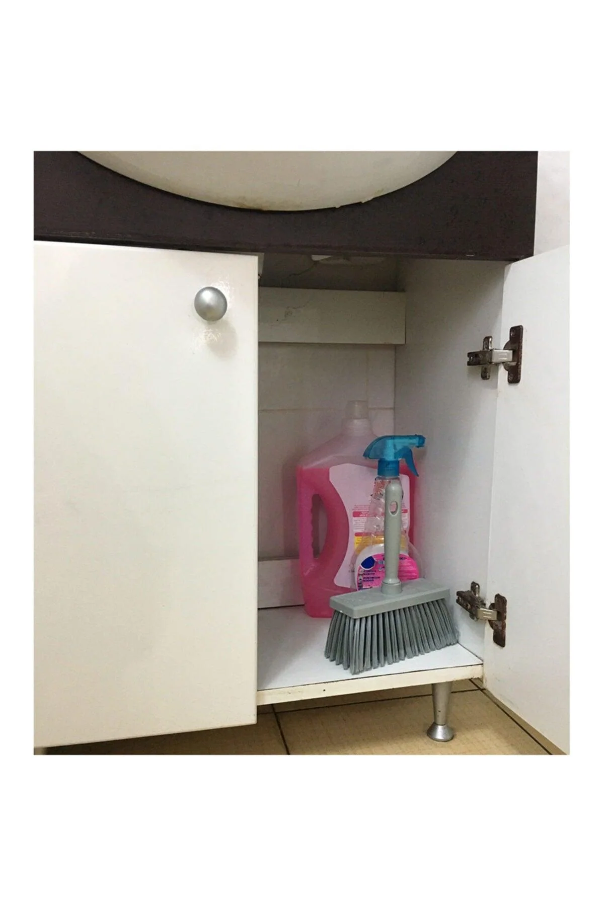 Removable handle multi-surface cleaning brush set