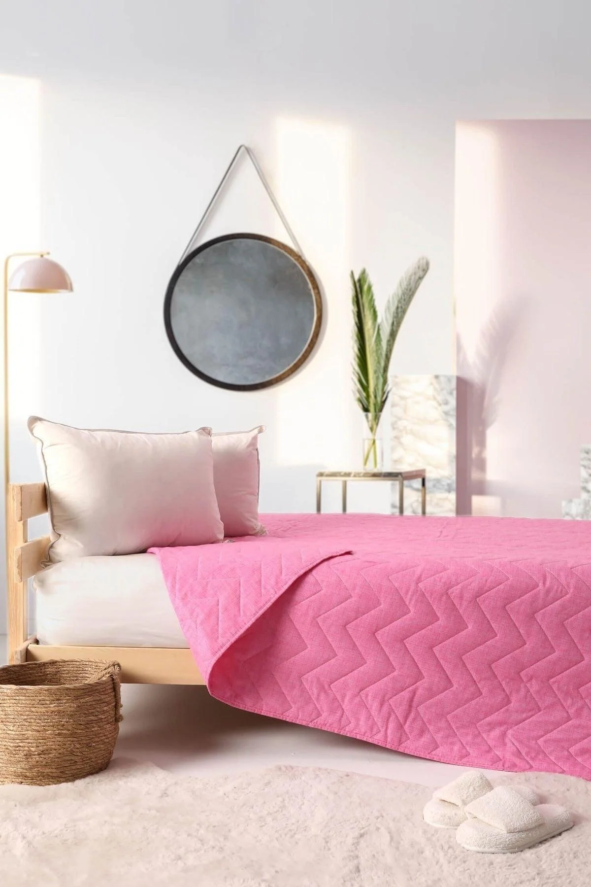Pink Quilted Double Pique Bedspread – 200×220 cm, Cotton‑Polyester Blend
