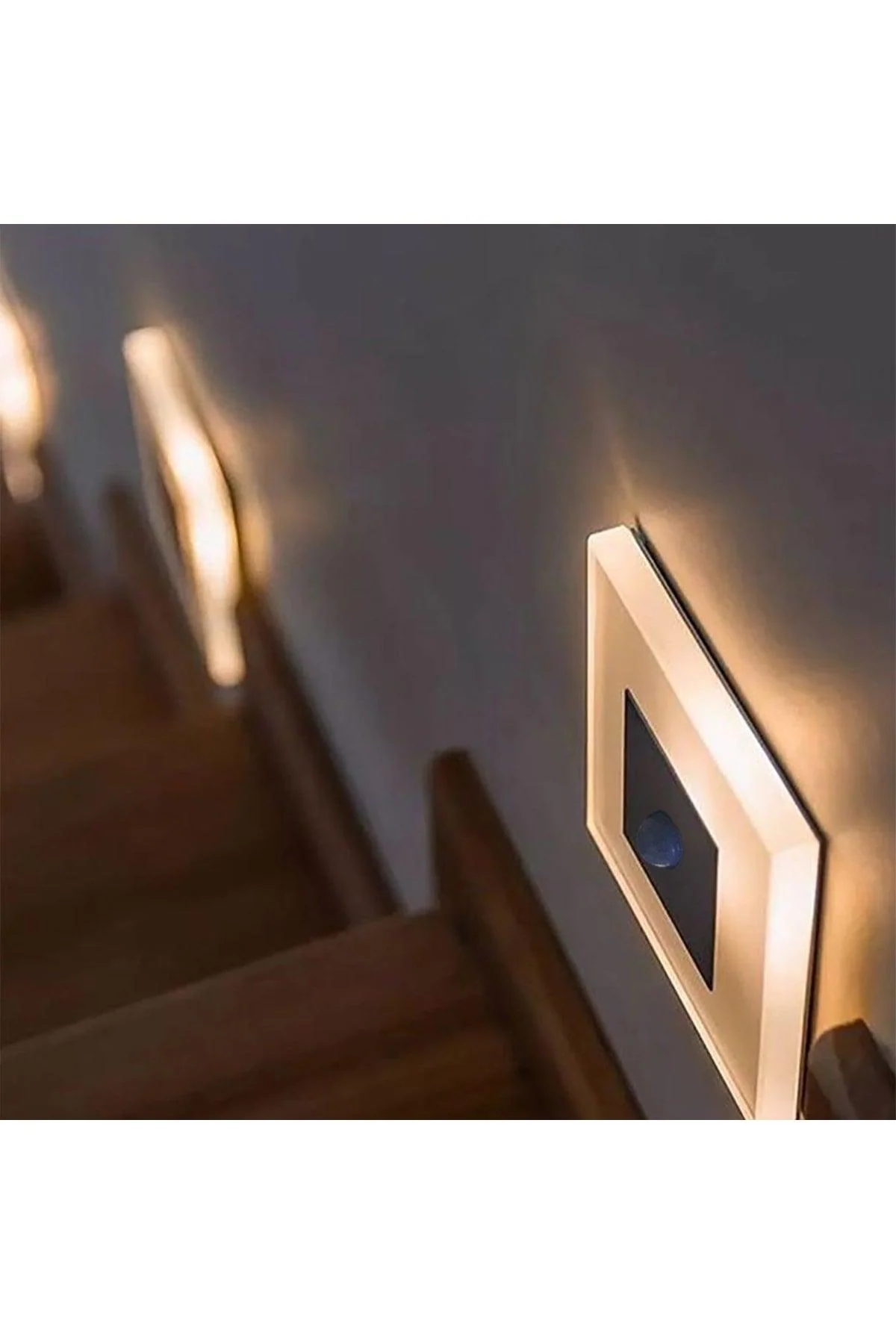 Wall-mounted LED sconce with motion sensor 8x8cm