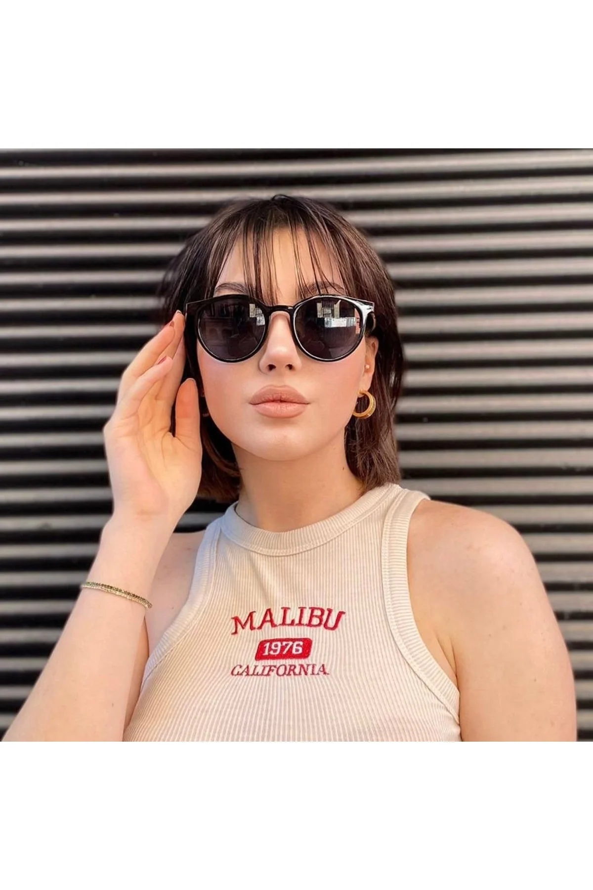 Stylish unisex sunglasses with UV protection