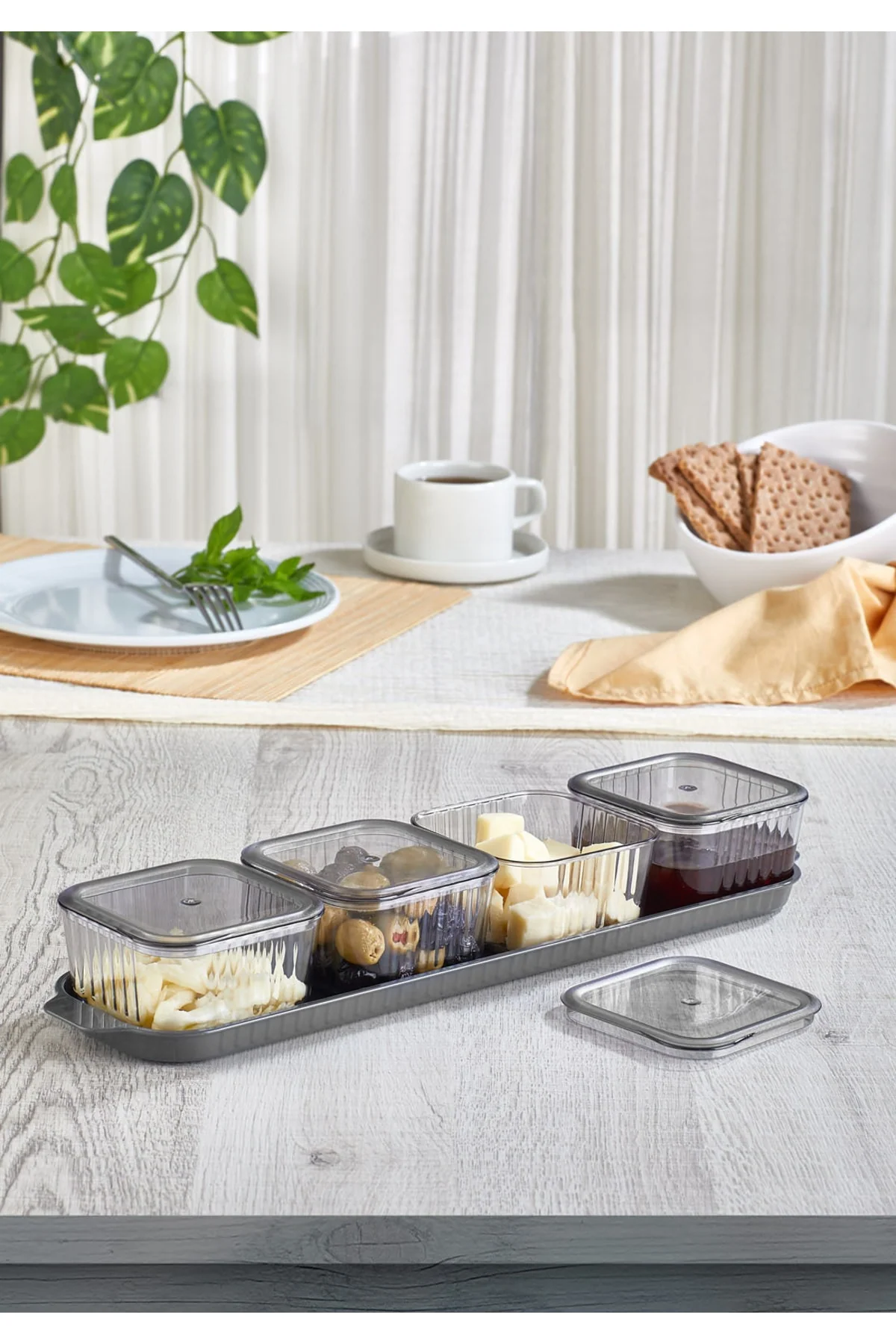 4-compartment covered breakfast set with 9-piece tray