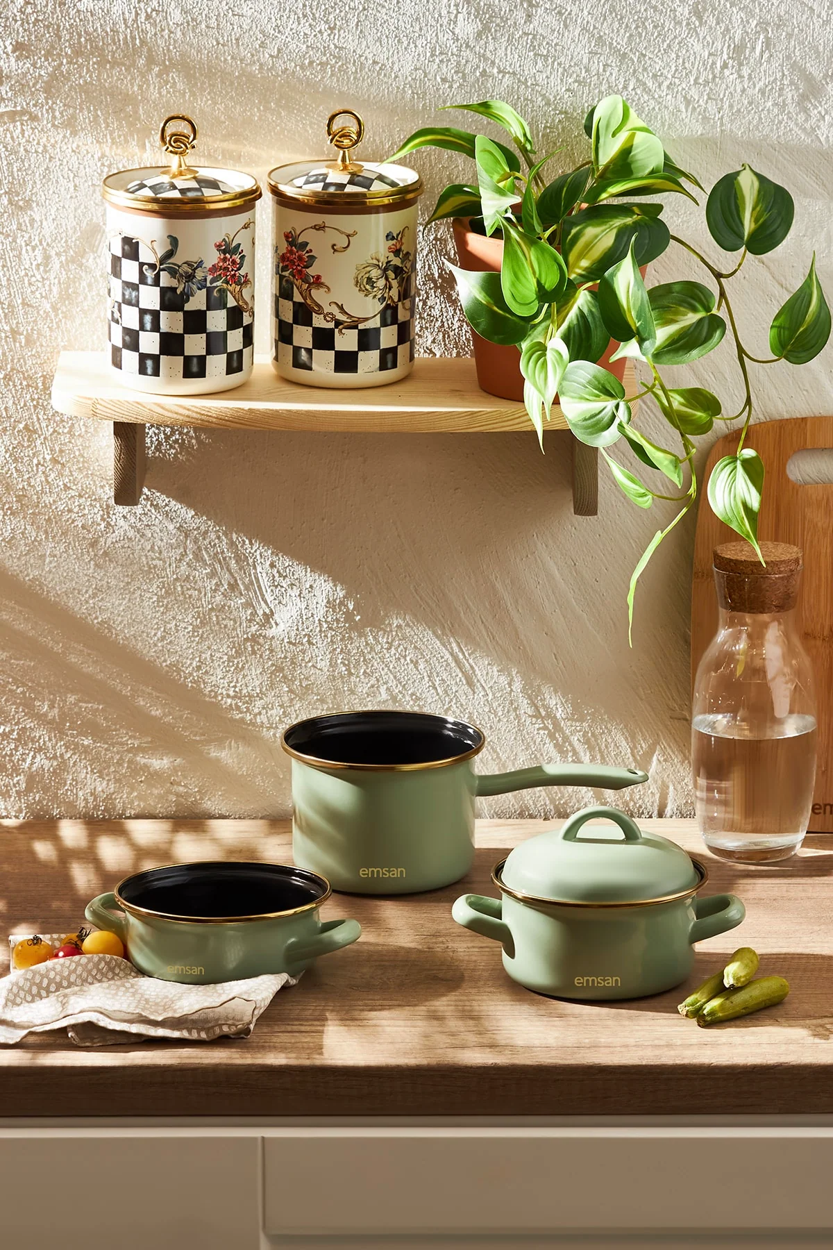 3-piece green enamelled cookware set with universal lid