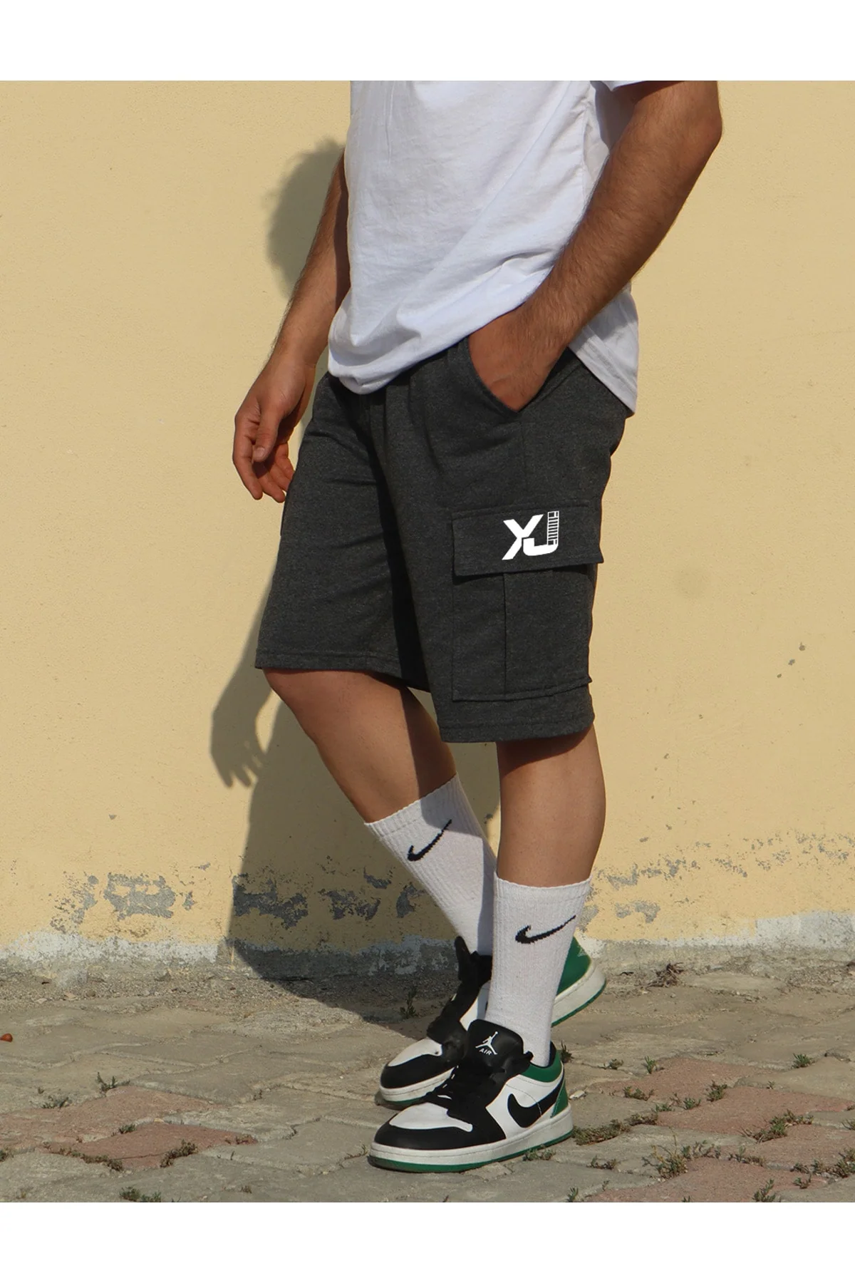 Unisex reflector-printed cuffed shorts with front pockets