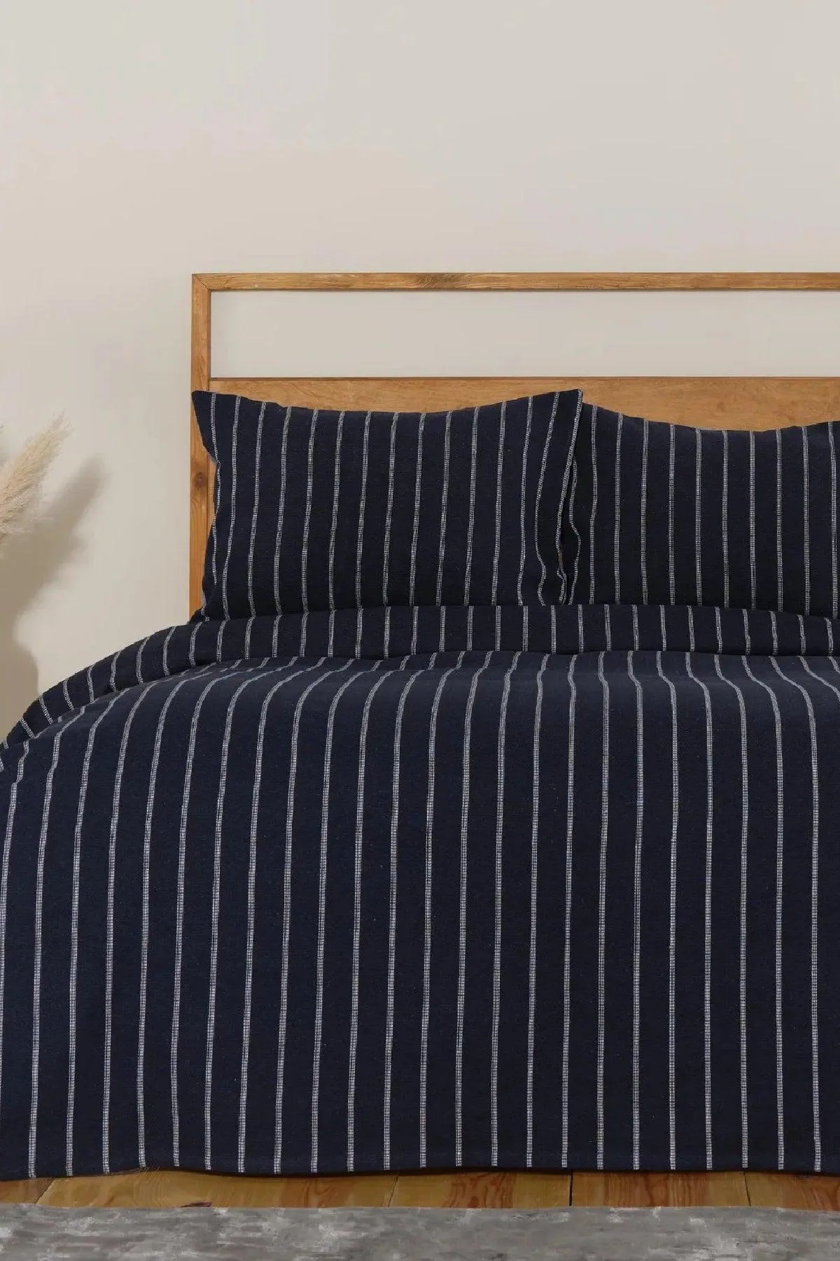 Dark Indigo Double Bedspread – 80% Cotton 20% Polyester for Luxurious Comfort