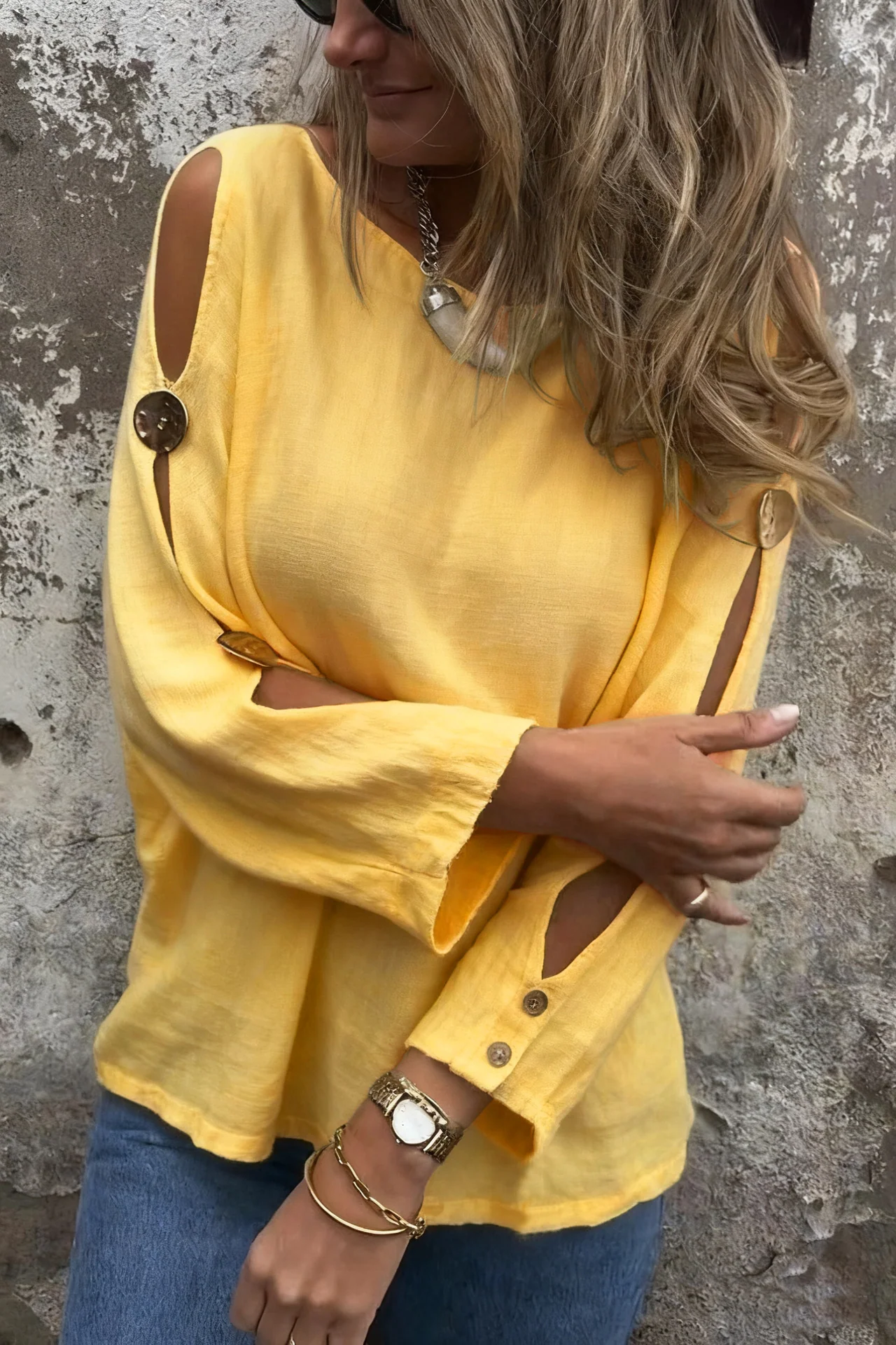 Versatile Long‑Sleeve Slit Top – Effortless Chic in Solid Colors