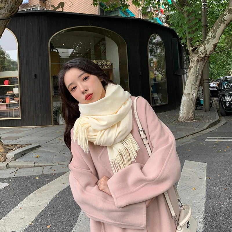 Warm Mid-Length Tassel Scarf