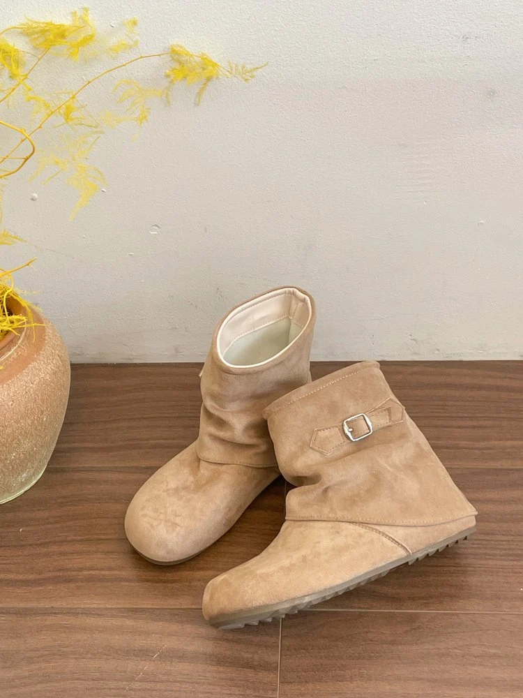 Women's Flat Heel Boots for Versatile Style