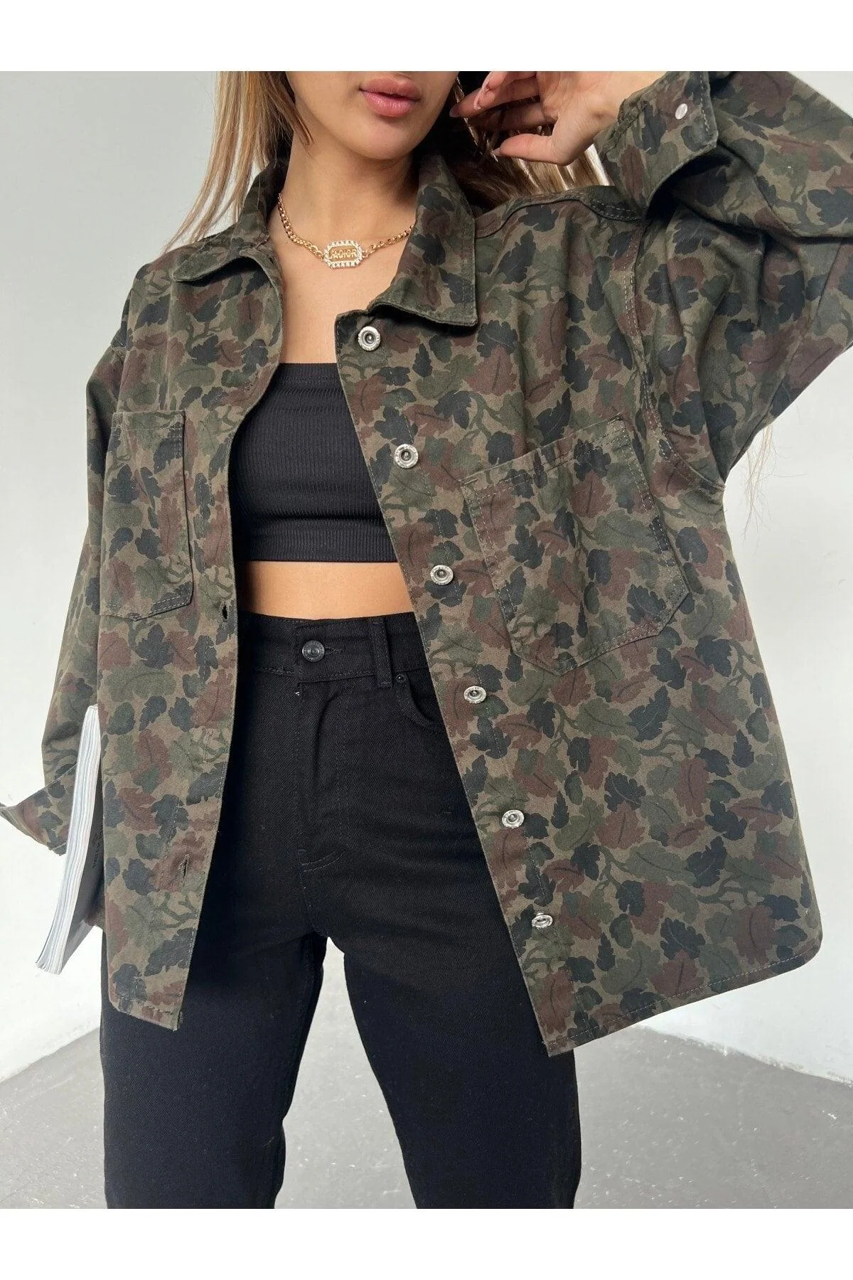 Oversized cotton shirt jacket with double pockets patterned