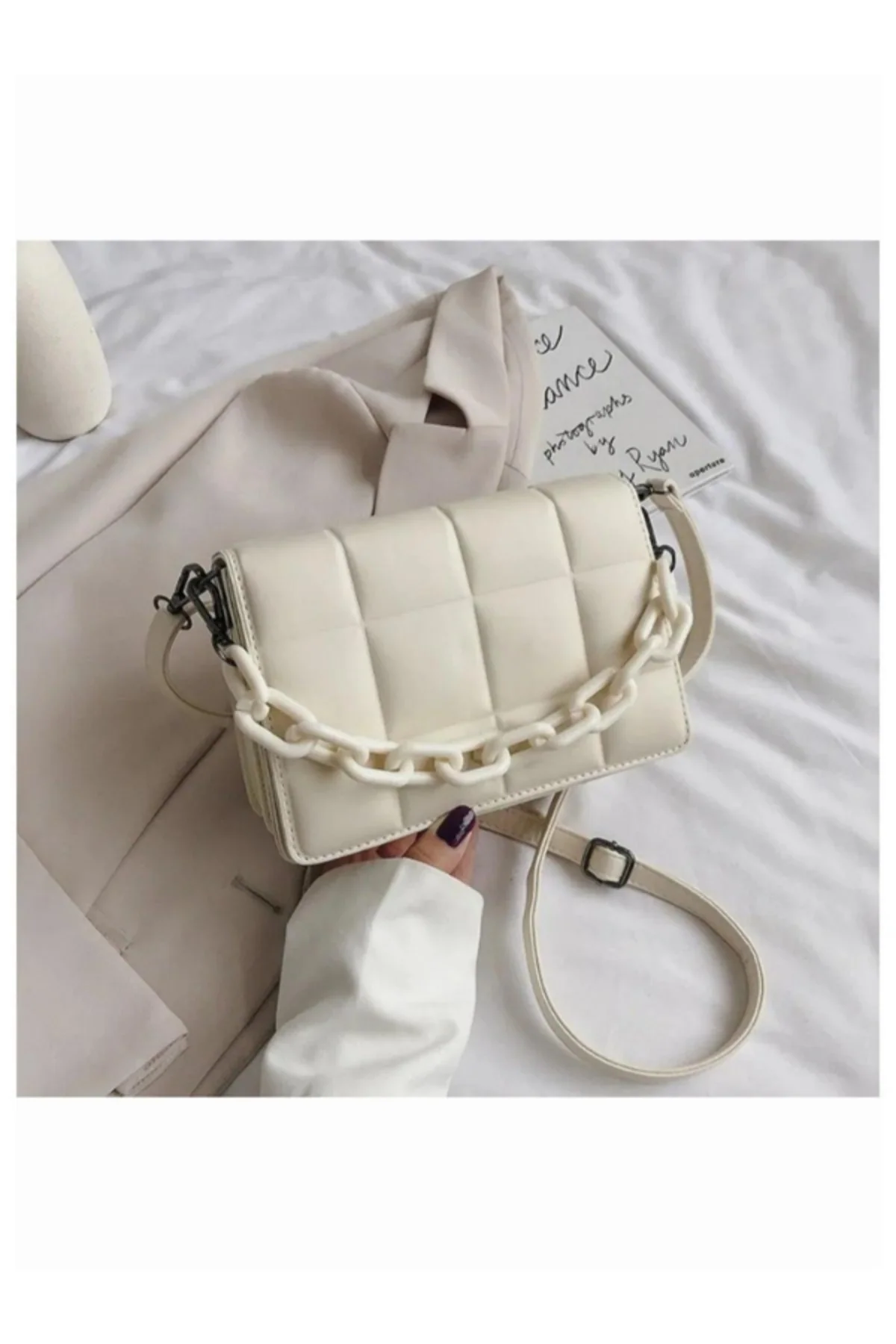 Cream leather handbag with magnetic closure and adjustable strap