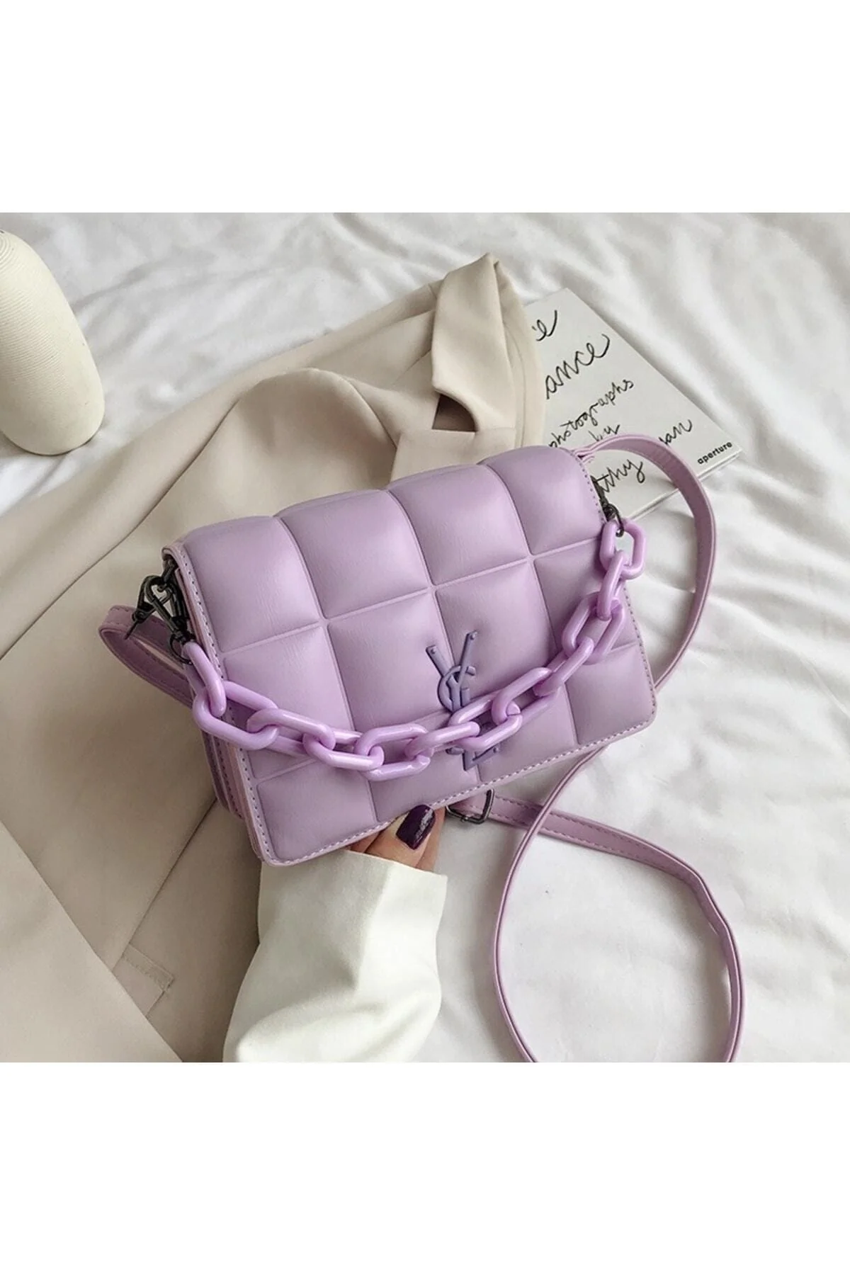 Lilac leather handbag with magnetic closure and adjustable strap