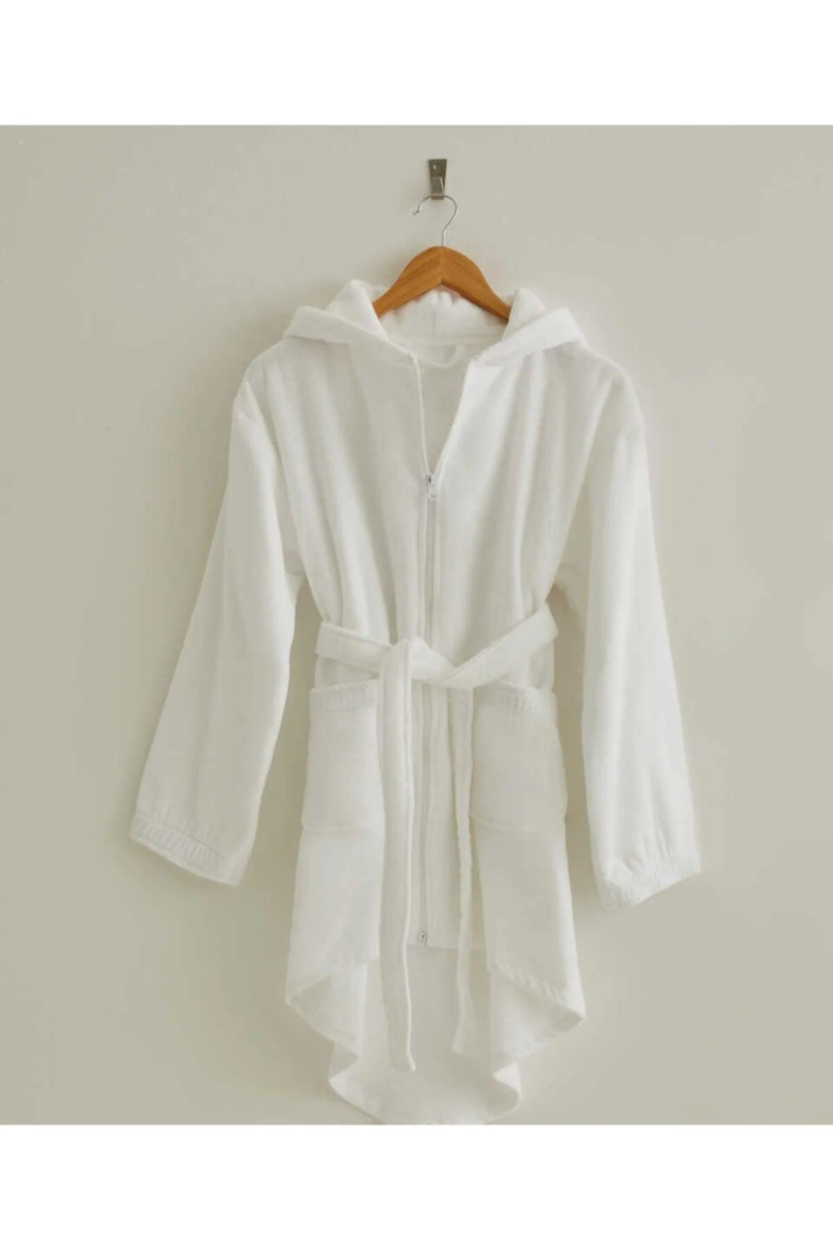 White zippered short bathrobe with hood in zero twist velor cotton